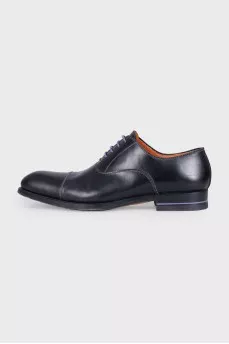 Men's leather shoes with contrasting laces