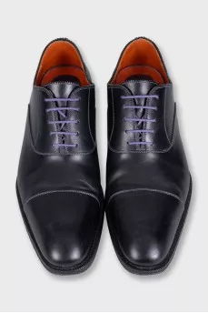 Men's leather shoes with contrasting laces