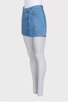 Blue denim shorts with pockets