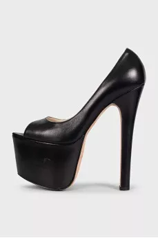 Leather shoes with a high platform and heels