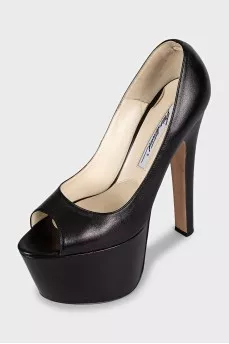 Leather shoes with a high platform and heels