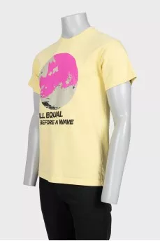 Men's yellow t-shirt with pink print