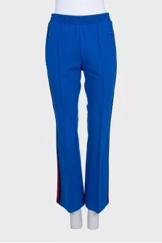 Sports trousers with contrasting stripes