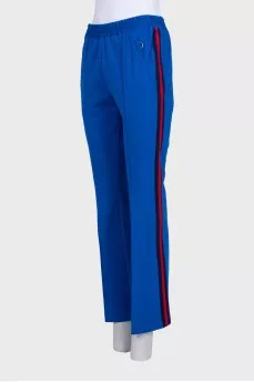 Sports trousers with contrasting stripes