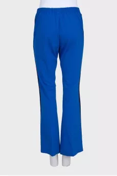Sports trousers with contrasting stripes