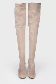 Sucking beige heeled boots with a narrow shaft