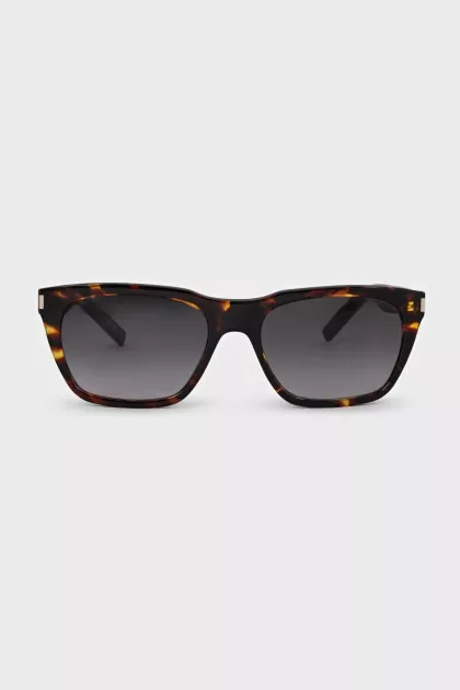 Men's sunglasses with gradient lenses