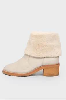 Beige leather boots with fur