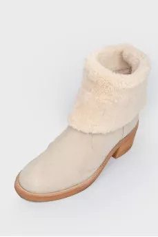 Beige leather boots with fur