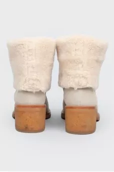 Beige leather boots with fur