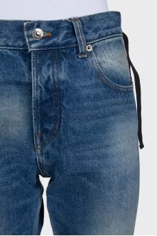 High-waisted blue jeans with a distressed effect