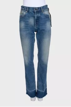 High-waisted blue jeans with a distressed effect