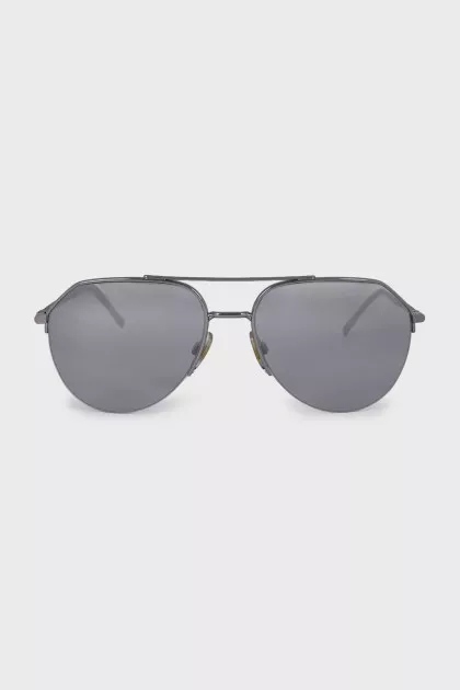 Men's sunglasses with translucent tint