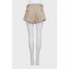 Бежевые шорты с ремешком