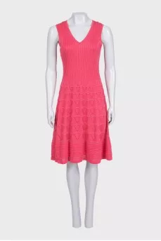 Fitted pink dress with perforations