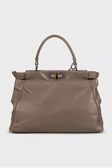 Leather bag with twist lock