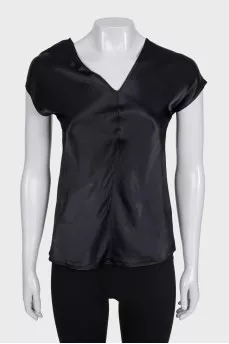black-v-neck-t-shirt-3