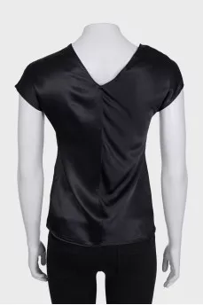 black-v-neck-t-shirt-3