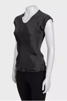 Black T-shirt with raw edges