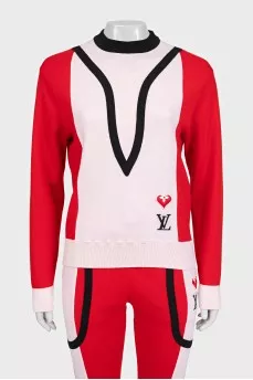 A sweatshirt and trousers suit with a brand logo