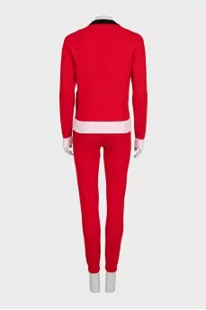A sweatshirt and trousers suit with a brand logo