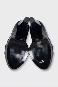 Black snakeskin open-toe shoes
