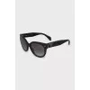 Black sunglasses with gradient lens