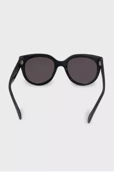 Black sunglasses with gradient lens