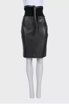 Fitted leather skirt with belt