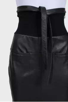 Fitted leather skirt with belt