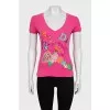 Fitted T-shirt decorated with appliqué