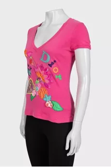 Fitted T-shirt decorated with appliqué