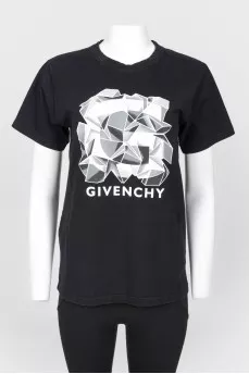 Black T-shirt with gray geometric print
