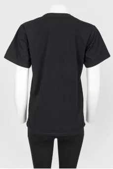 Black T-shirt with gray geometric print