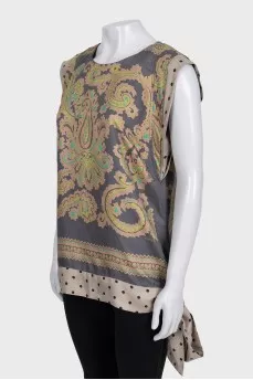 Sleeveless silk blouse with print