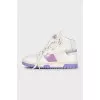 High-top leather sneakers with a contrasting sole