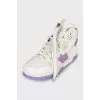 High-top leather sneakers with a contrasting sole