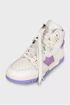 High-top leather sneakers with a contrasting sole