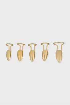 A set of adjustable rings for a cat claw effect