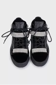 Leather and velvet boots decorated with crystals