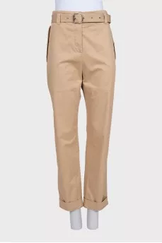 Tapered beige trousers with a belt