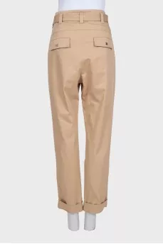 Tapered beige trousers with a belt