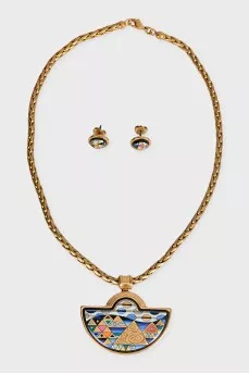 Set of pendants and earrings with a pattern