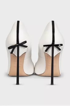 White pumps decorated with a bow