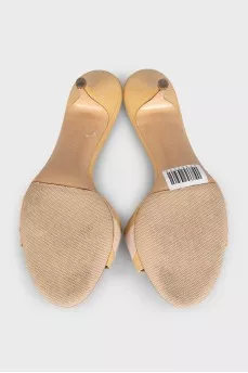 Patent leather heel mules with a bow