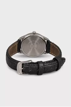 Round wristwatch with leather strap