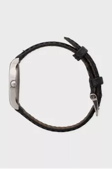 Round wristwatch with leather strap