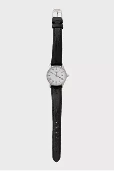 Round wristwatch with leather strap