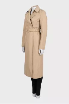 Fitted coat with a belt