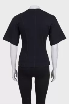 Fitted T-shirt decorated with seams
